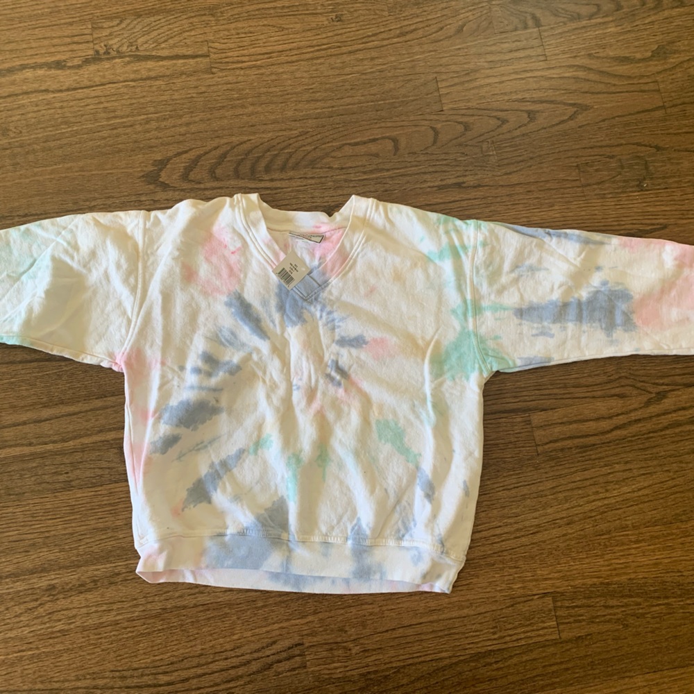 Hard Tail type dye o/s v neck sweatshirt. Tags on.